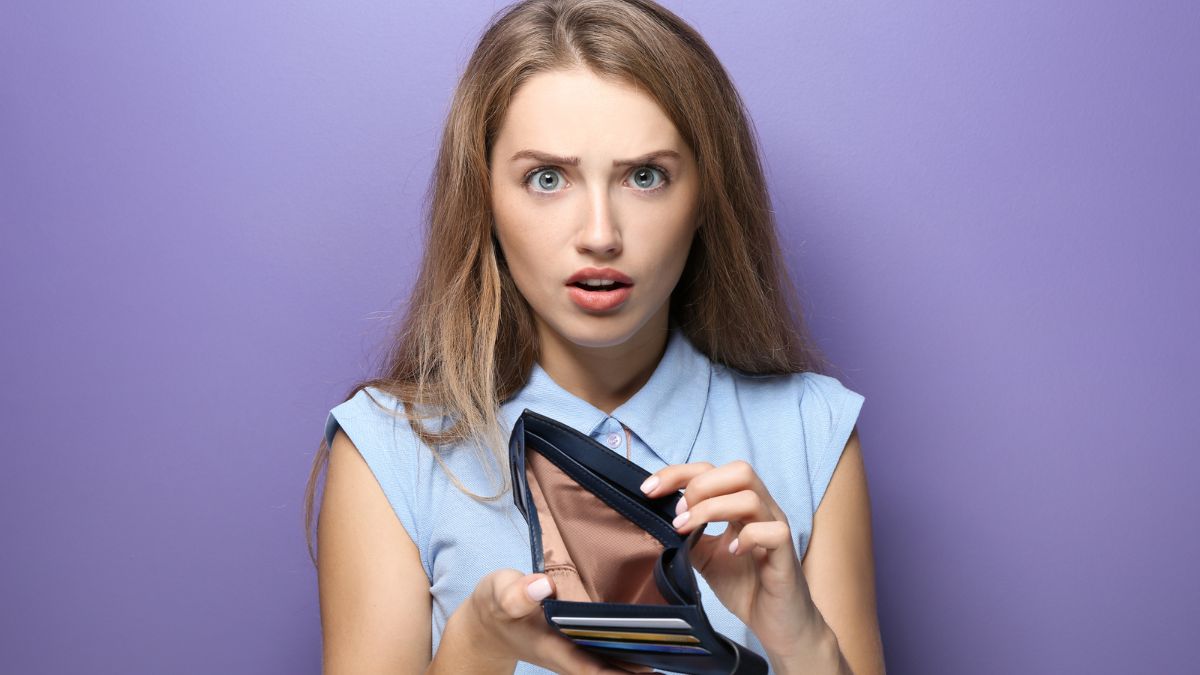 woman holding an empty wallet