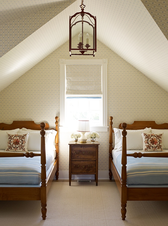 Small attic kids bedroom low ceiling.