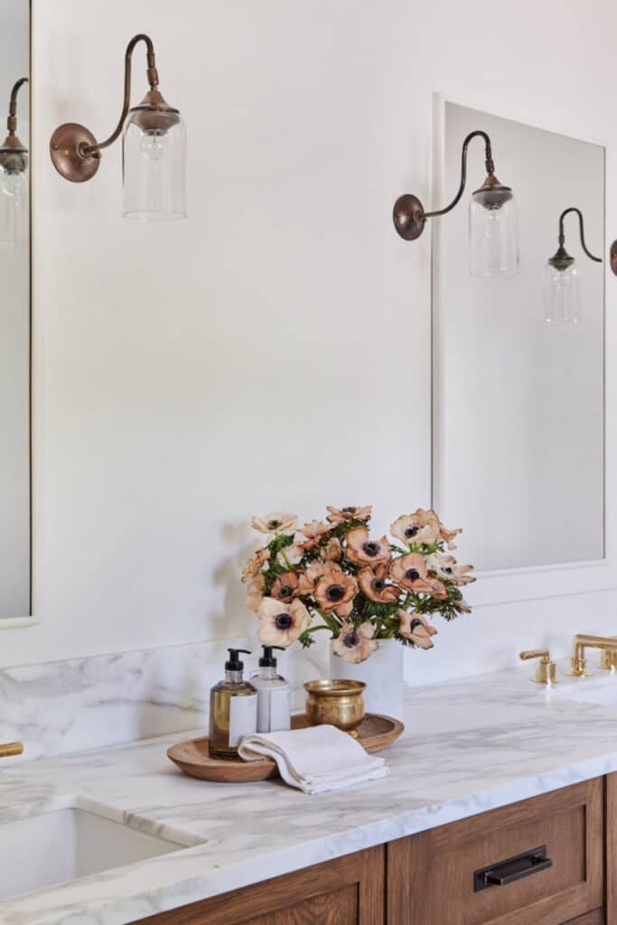 Brass lighting elements in bathroom with modern Spanish style.