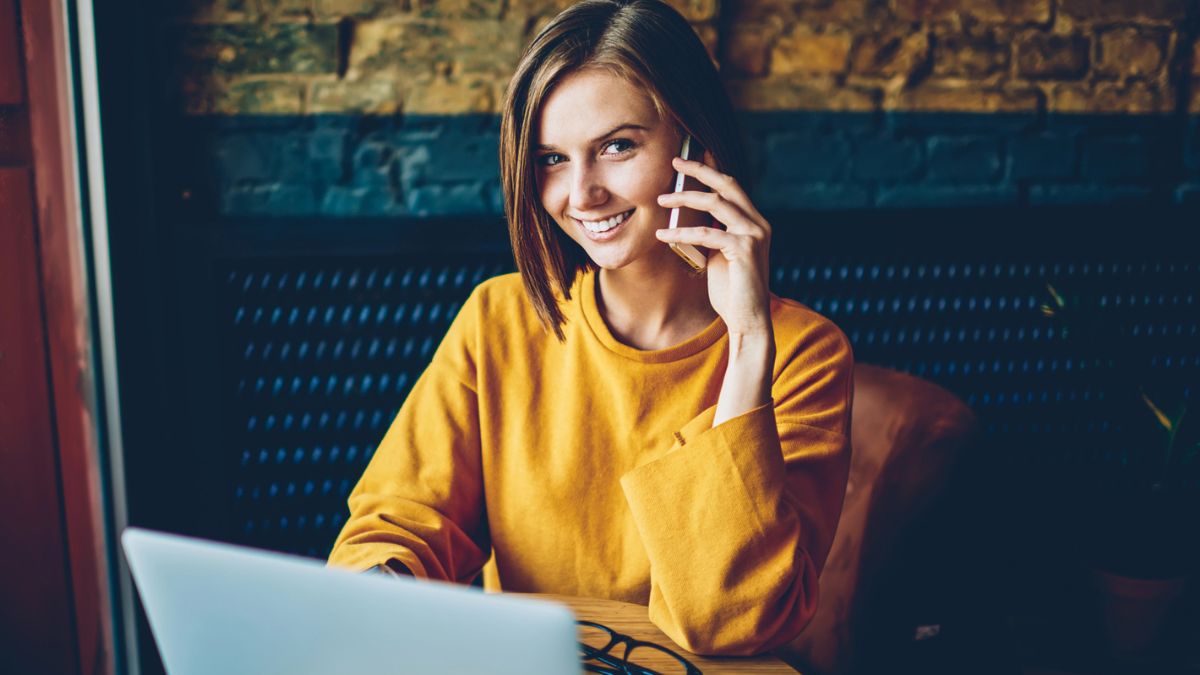 woman working in a coffee shop