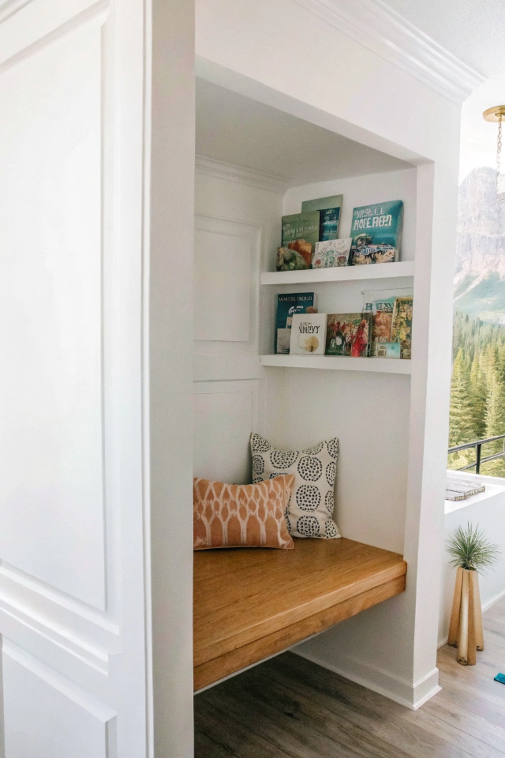 Minimalist Closet Reading Alcove