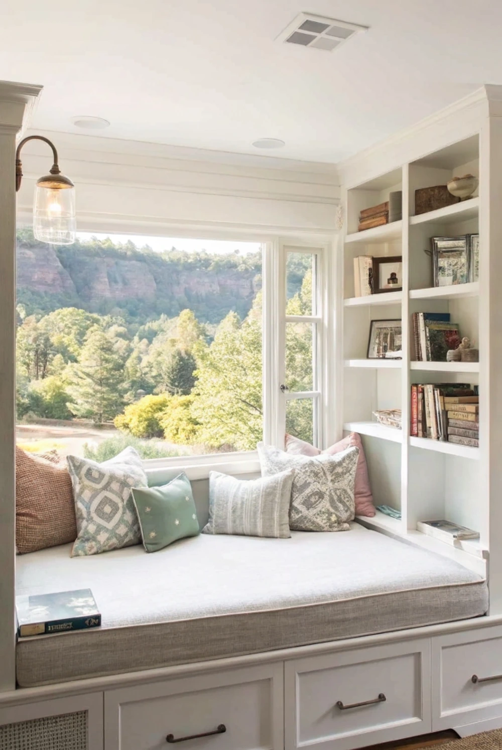 Panoramic Window Seat Retreat