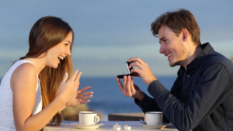 How to Choose a Beautiful Engagement Ring That Fits Your Budget