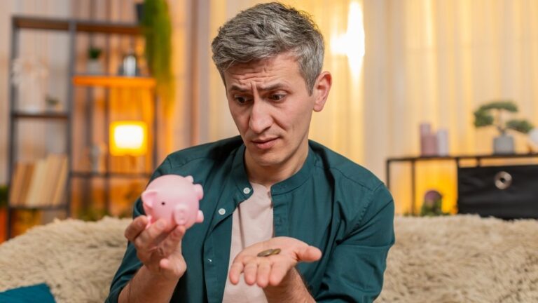 15 Toxic Habits That Are Destroying Your Savings