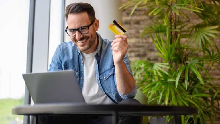 5 Must-Know Reasons to Track Your Free Credit Score Relentlessly