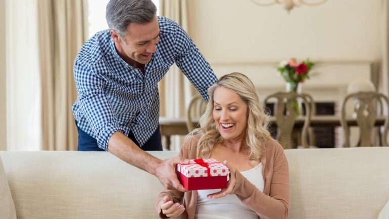 60 Heartfelt Gifts to Celebrate a Woman’s Retirement in Style