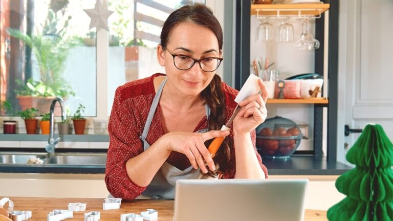 8 Genius Strategies for Teachers to Earn Extra Cash Online