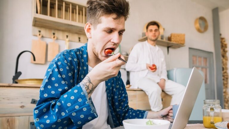 The 15 Silent Career Killers Lurking in Your Lunch Break Routine