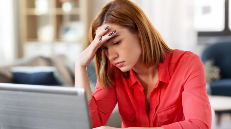 Woman living paycheck to paycheck